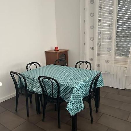 Superbe Appartement Avec Parking Gratuit Vaulx-en-Velin Exterior photo