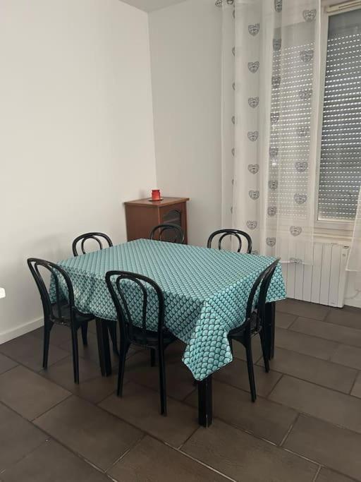 Superbe Appartement Avec Parking Gratuit Vaulx-en-Velin Exterior photo