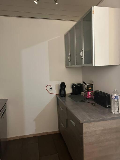 Superbe Appartement Avec Parking Gratuit Vaulx-en-Velin Exterior photo